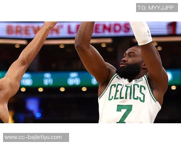 杰伦布朗首节狂砍19分3板2助2断三分火力全开助力球队领先